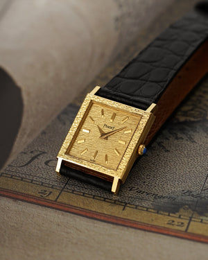 *NEAR MINT* 1970s Piaget in Bark 18k Yellow Gold | With Buckle | Ref.9133 A6 | Cal. 9P1